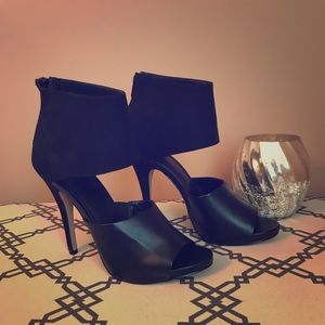 Black open toe pump
